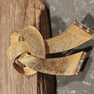 Vintage LISNER Brooch With CZ Baguettes EUC